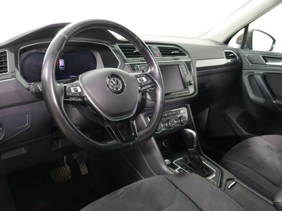 Volkswagen Tiguan, 2.0 л, Робот, 2018 фото 8