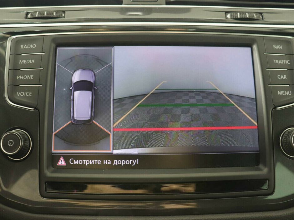 Volkswagen Tiguan, 2.0 л, Робот, 2018 фото 2