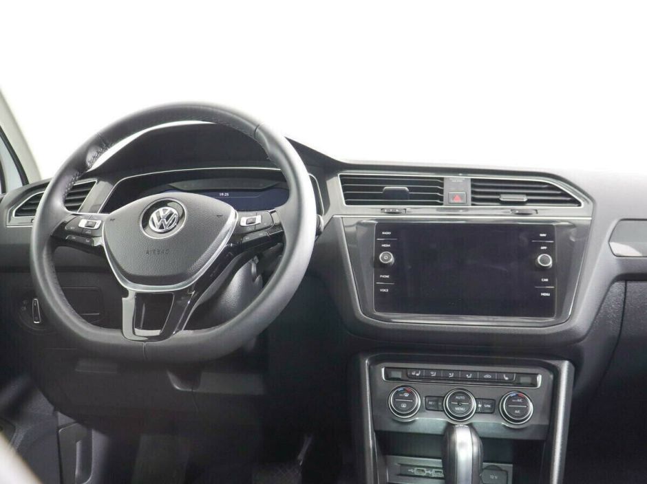 Volkswagen Tiguan, 2.0 л, Робот, 2017 фото 9