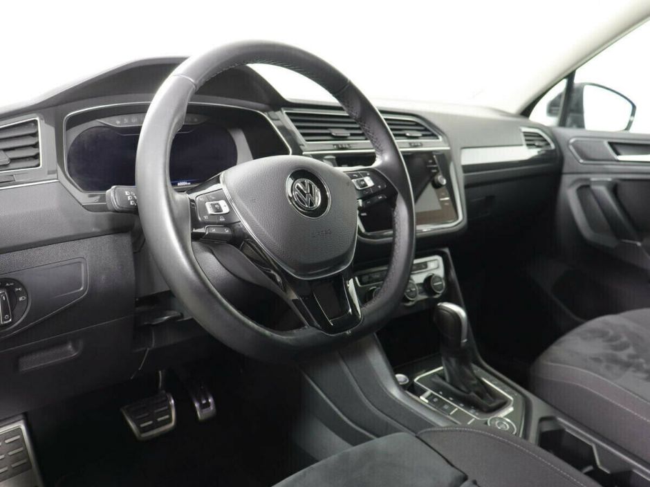 Volkswagen Tiguan, 2.0 л, Робот, 2018 фото 9