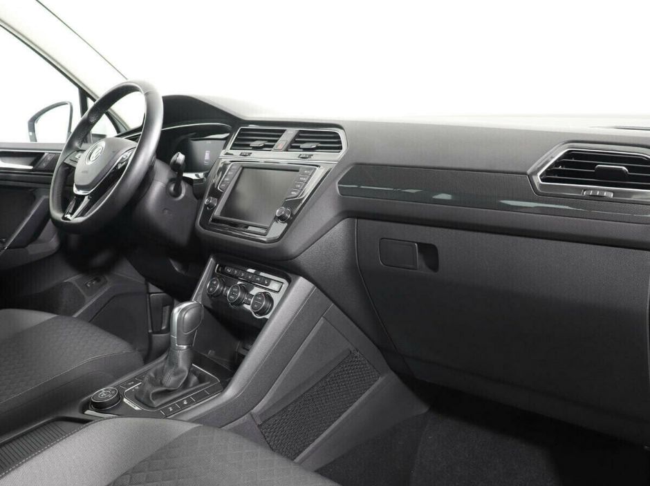 Volkswagen Tiguan, 2.0 л, Робот, 2018 фото 7