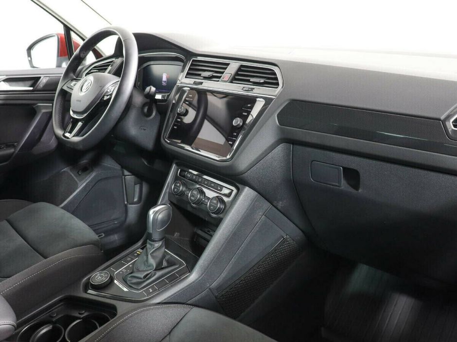 Volkswagen Tiguan, 2.0 л, Робот, 2017 фото 8