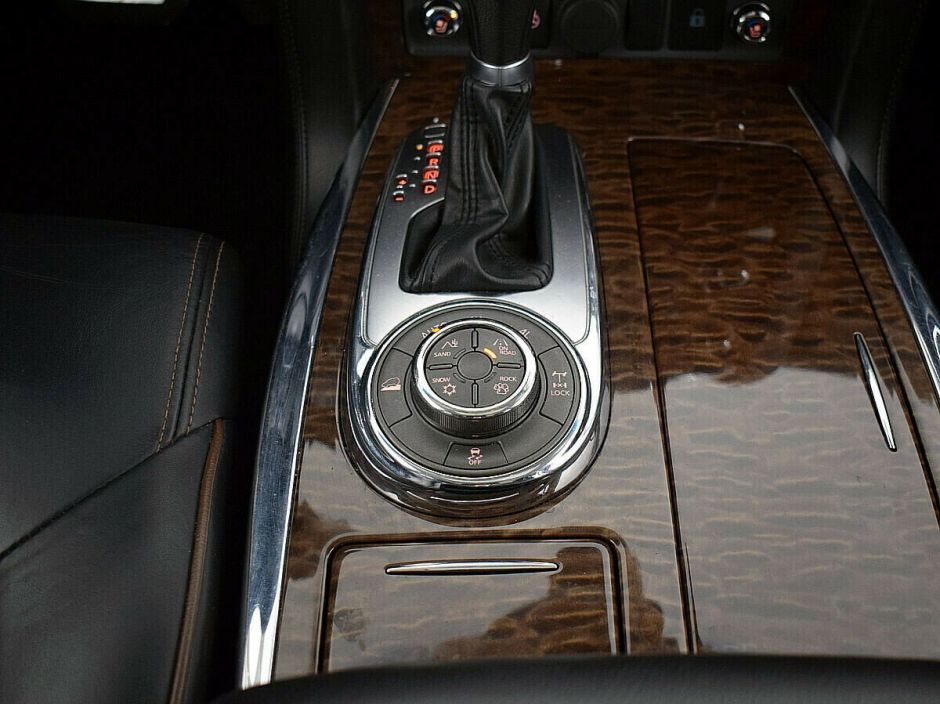 Nissan Patrol, 5.6 л, АТ, 2013 фото 11