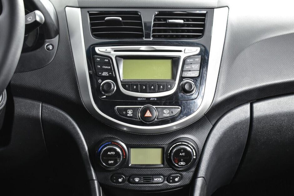 Hyundai Solaris, 1.6 л, МТ, 2013 фото 9