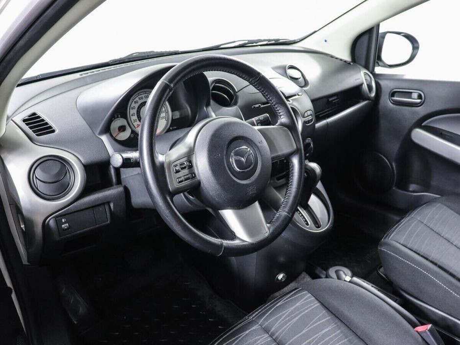 Mazda 2, 1.5 л, АТ, 2009 фото 7