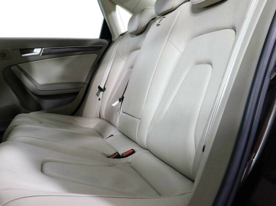 Audi A4, 2.0 л, АТ, 2010 фото 1