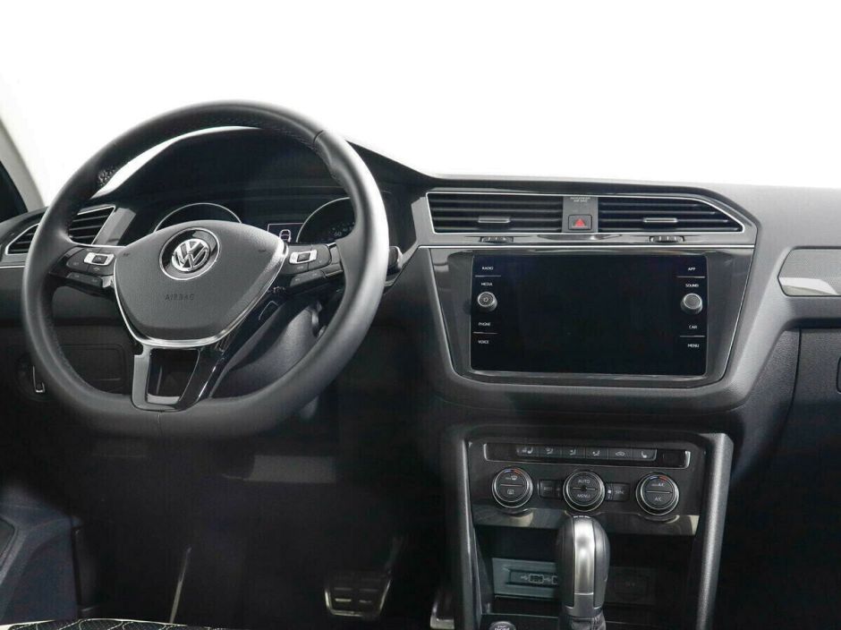 Volkswagen Tiguan, 2.0 л, Робот, 2019 фото 8