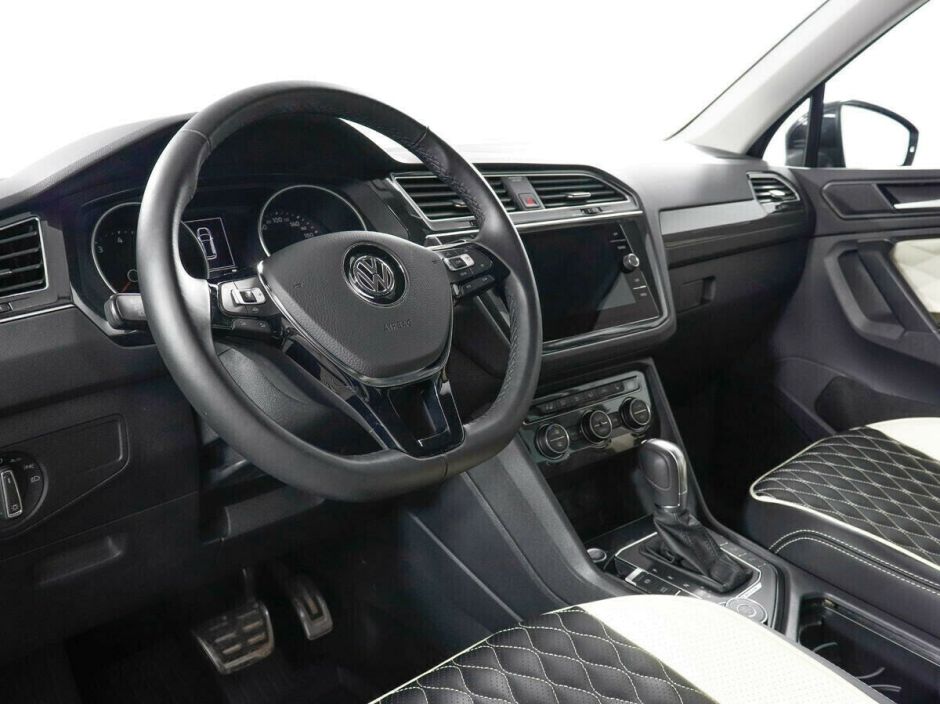 Volkswagen Tiguan, 2.0 л, Робот, 2019 фото 9