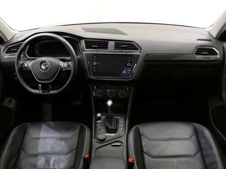 Volkswagen Tiguan, 2.0 л, Робот, 2018 фото 8