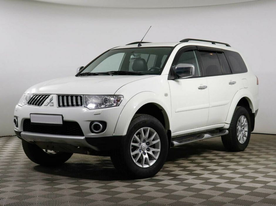 Mitsubishi Pajero Sport, 3.0 л, АТ, 2011 фото 3