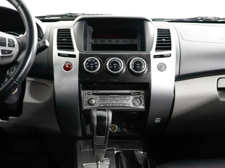Mitsubishi Pajero Sport, 3.0 л, АТ, 2011 фото 2