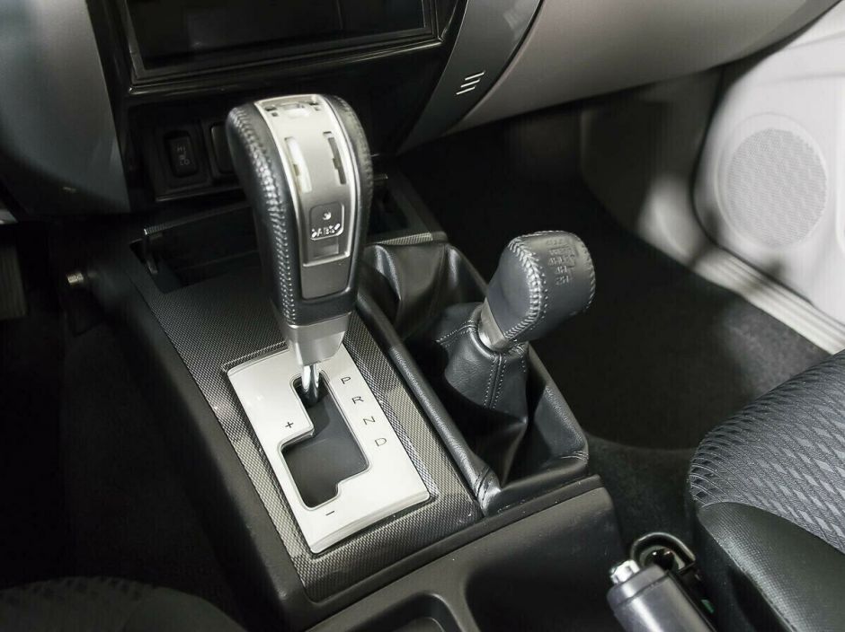 Mitsubishi Pajero Sport, 2.5 л, АТ, 2014 фото 2