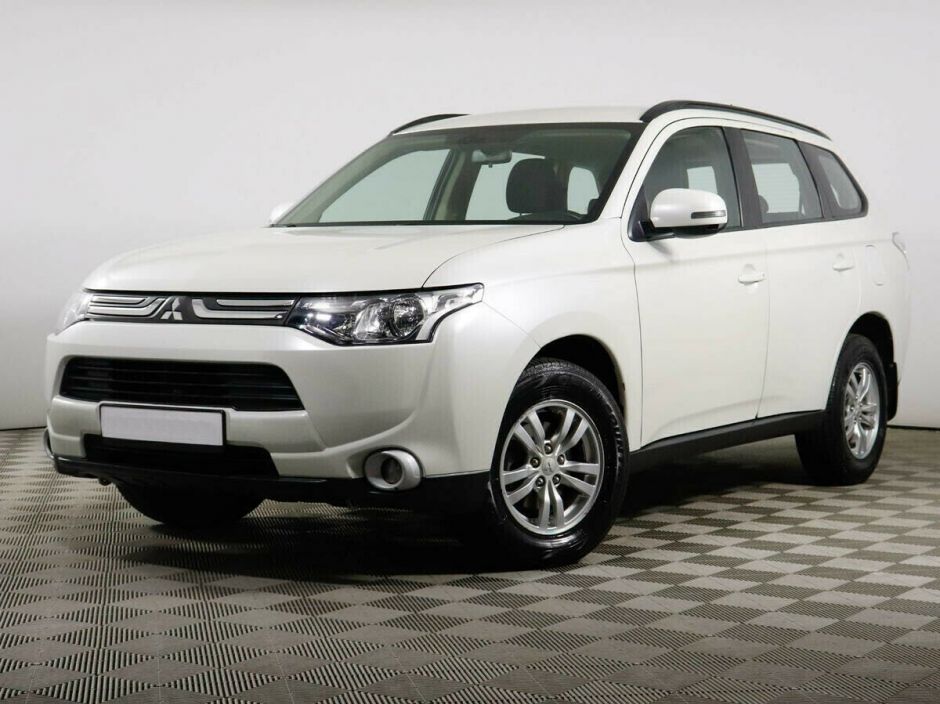 Mitsubishi Outlander, 2.0 л, Вариатор, 2013 фото 3