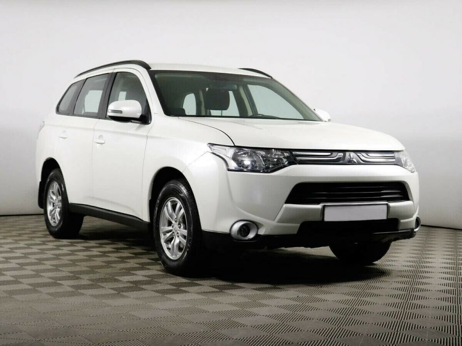 Mitsubishi Outlander, 2.0 л, Вариатор, 2013 фото 4