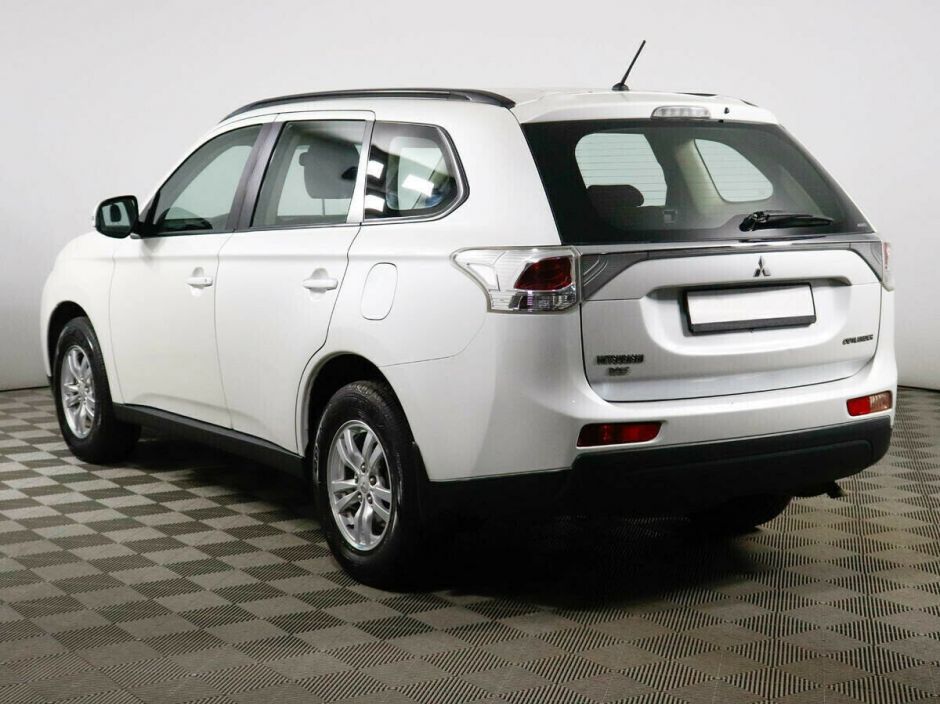 Mitsubishi Outlander, 2.0 л, Вариатор, 2013 фото 6