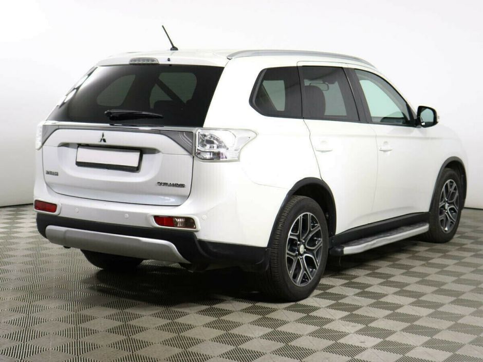 Mitsubishi Outlander, 2.4 л, Вариатор, 2014 фото 5