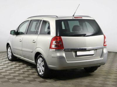 Opel Zafira, 1.8 л, РКПП, 2011 фото 5