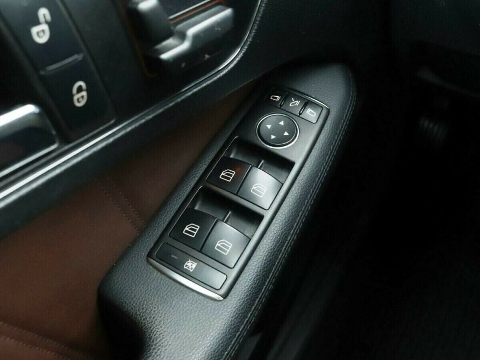 Mercedes-Benz E-Класс, 3.5 л, АТ, 2010 фото 1