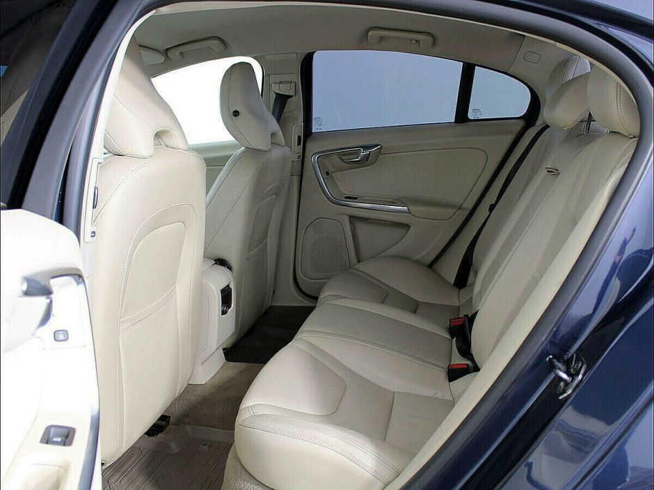 Volvo S60, 1.6 л, Робот, 2013 фото 1