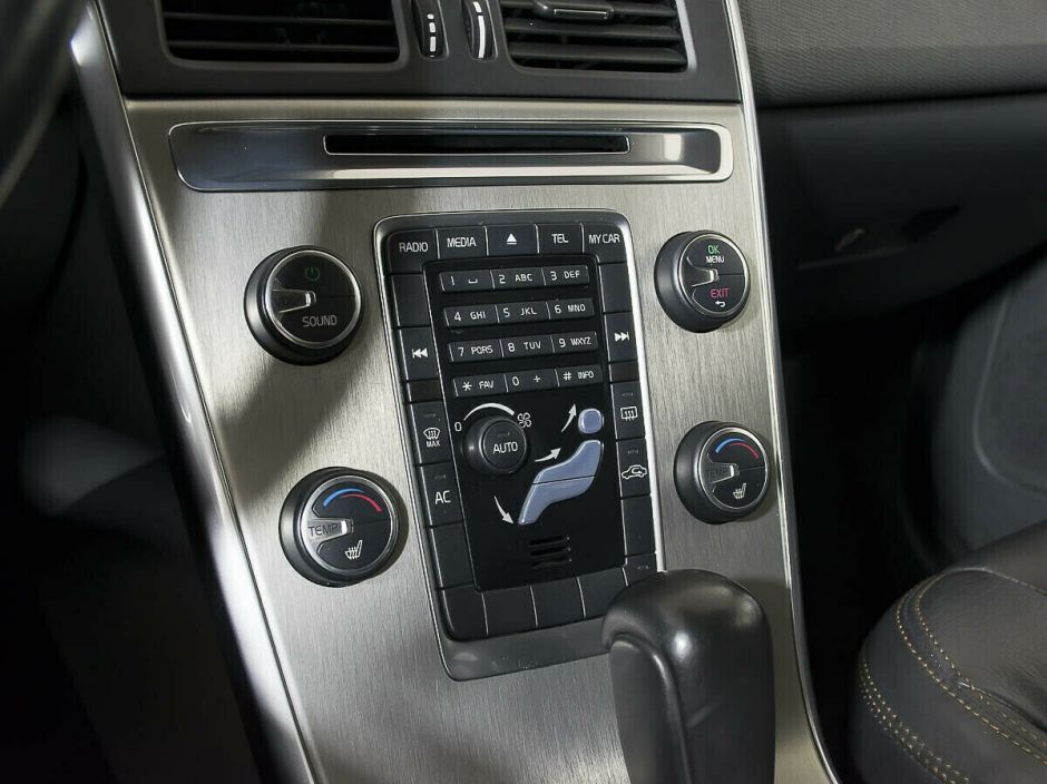 Volvo XC60, 2.0 л, Робот, 2011 фото 7