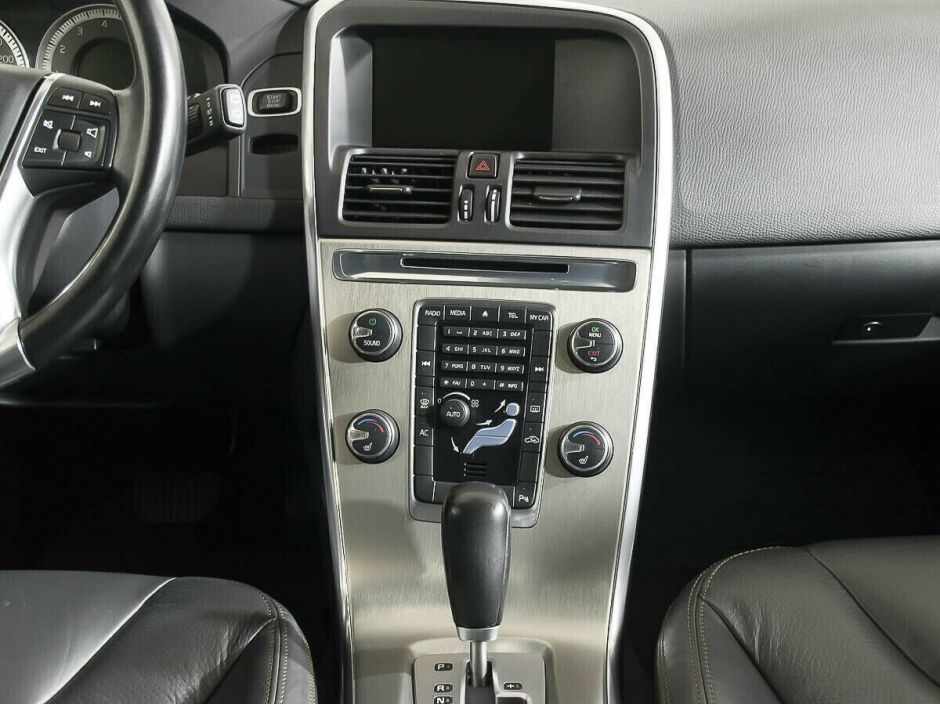 Volvo XC60, 2.0 л, Робот, 2011 фото 2