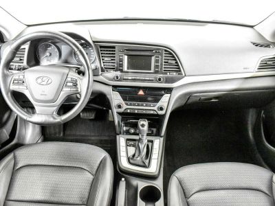 Hyundai Elantra, 2.0 л, АКПП, 2017 фото 2