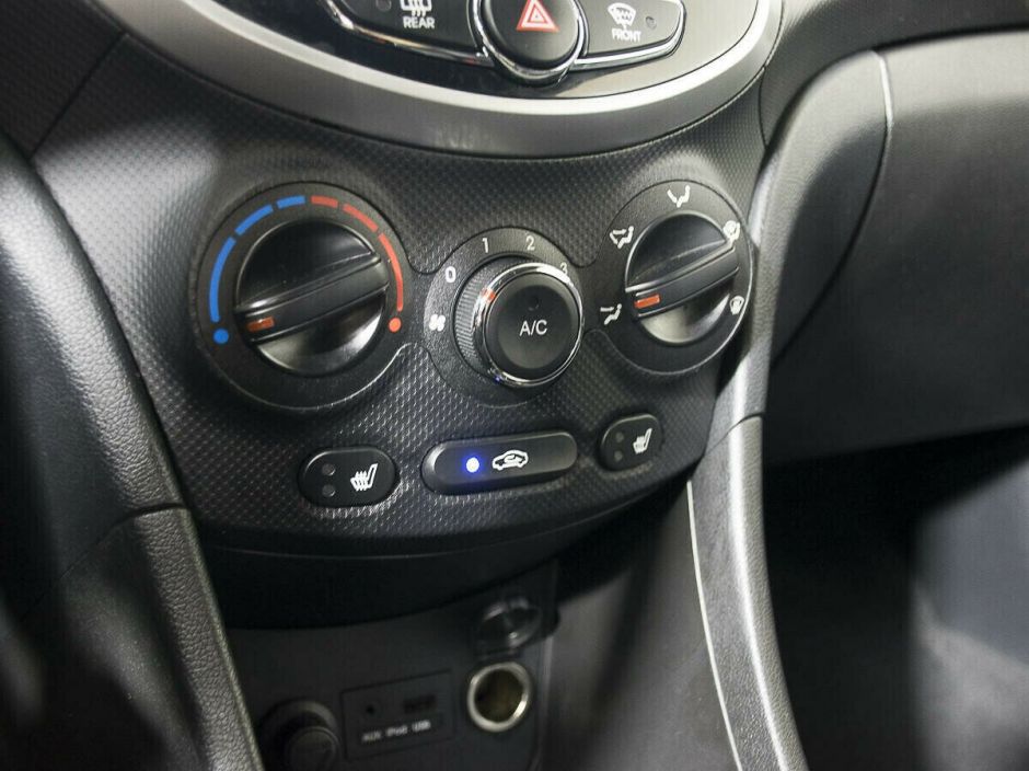 Hyundai Solaris, 1.6 л, АТ, 2013 фото 2