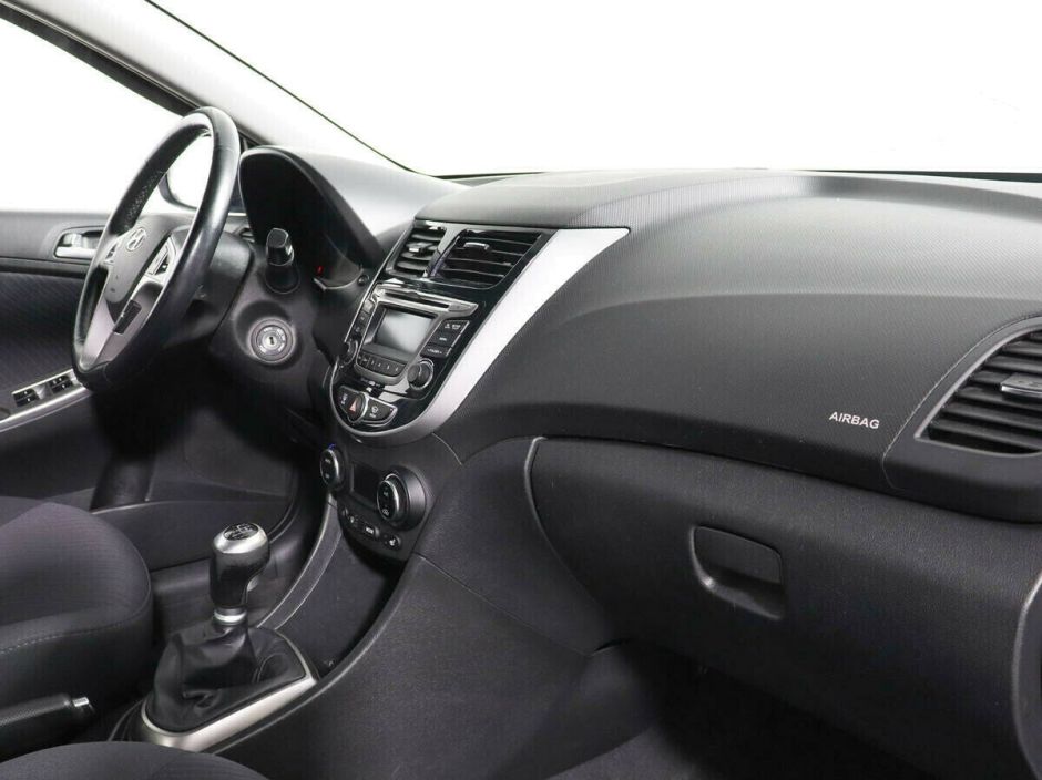 Hyundai Solaris, 1.6 л, МТ, 2016 фото 8