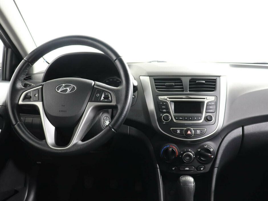 Hyundai Solaris, 1.6 л, МТ, 2017 фото 2