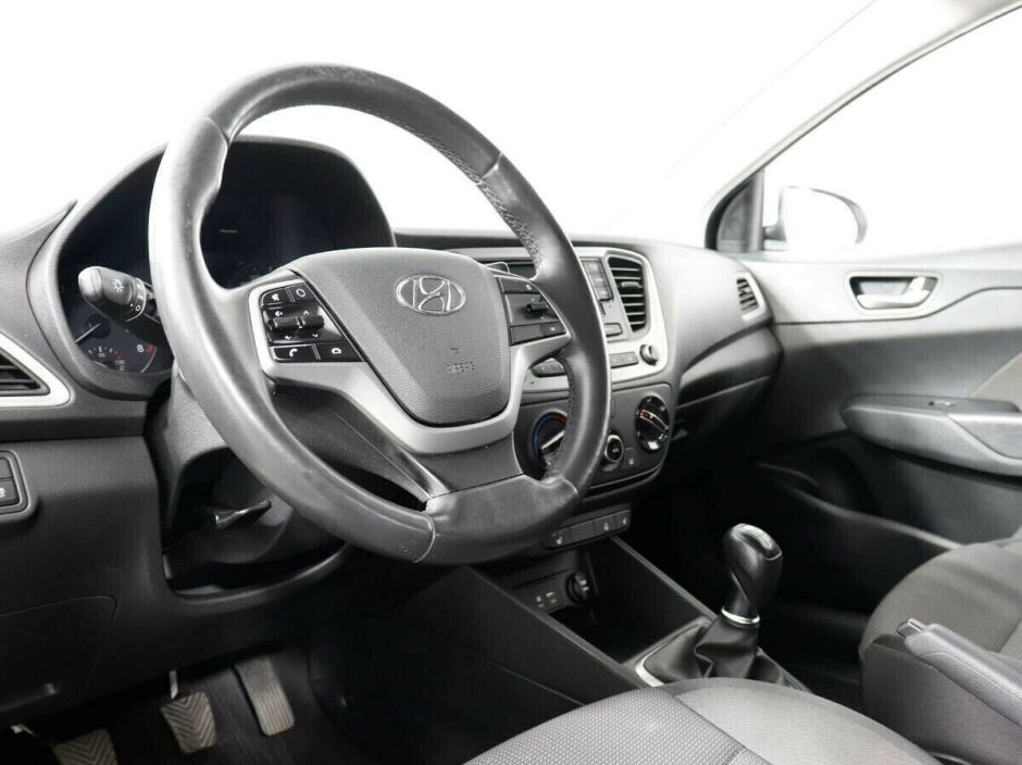 Hyundai Solaris, 1.6 л, МТ, 2017 фото 2