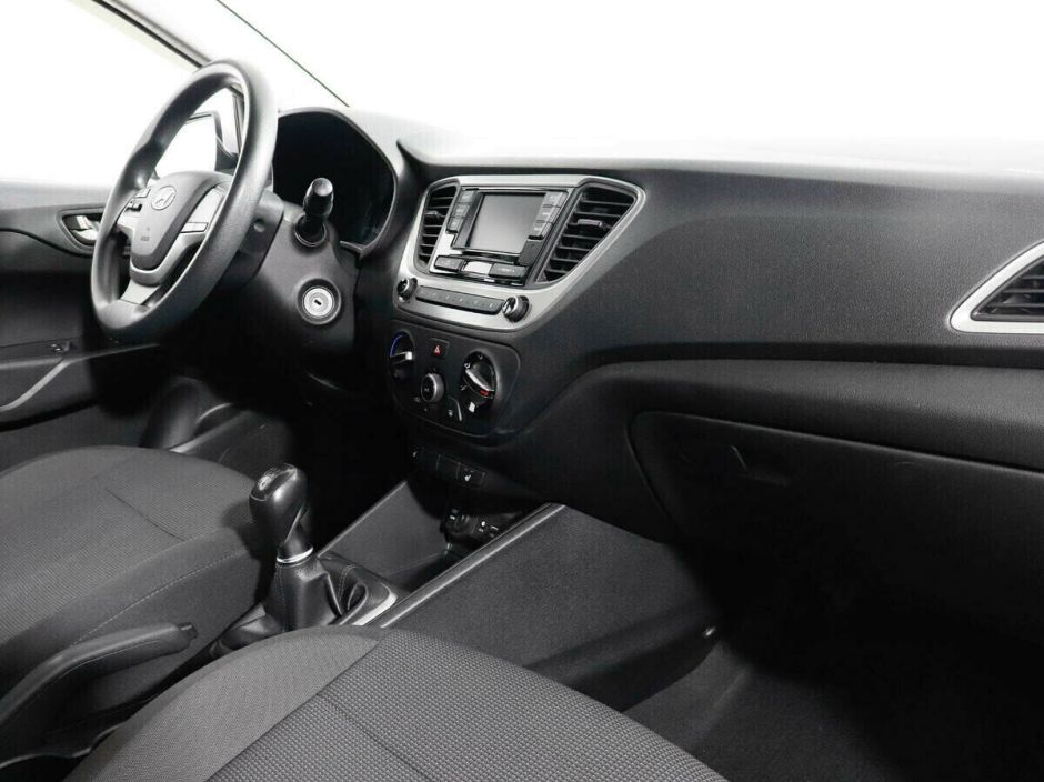 Hyundai Solaris, 1.6 л, МТ, 2018 фото 1