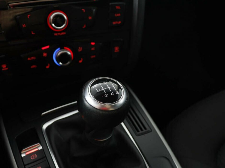 Audi A4, 1.8 л, МТ, 2013 фото 10