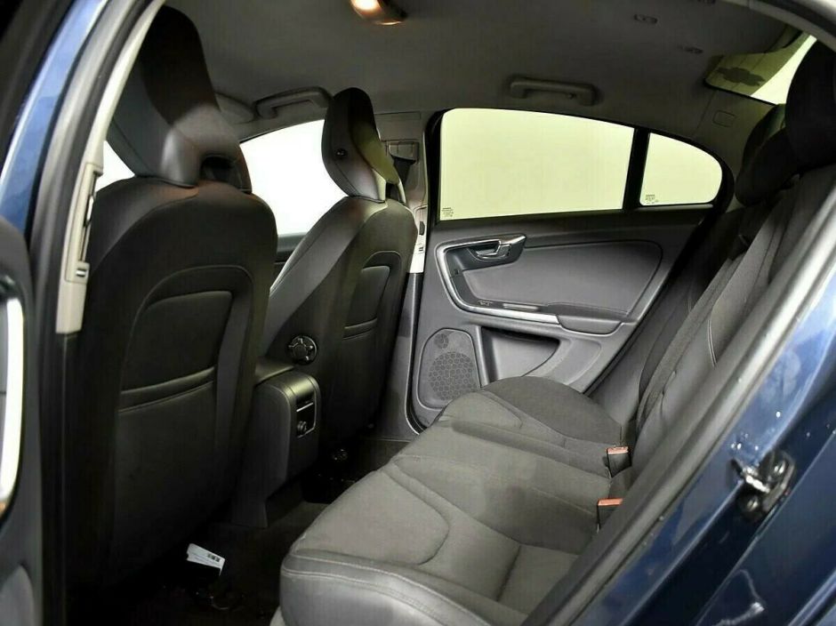 Volvo S60, 1.6 л, Робот, 2010 фото 1