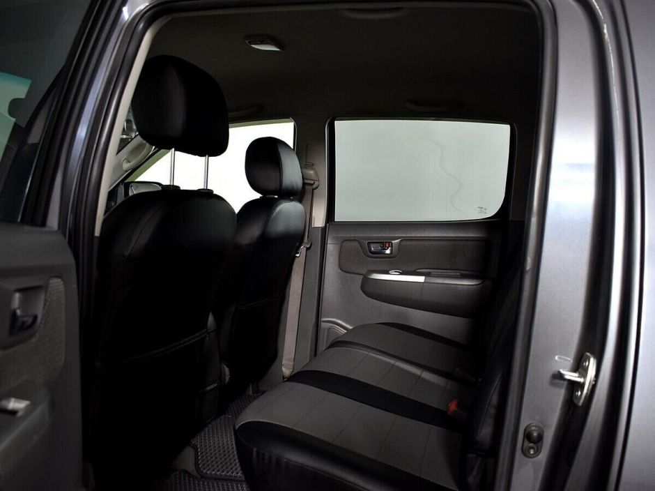 Toyota Hilux, 2.5 л, МТ, 2013 фото 1