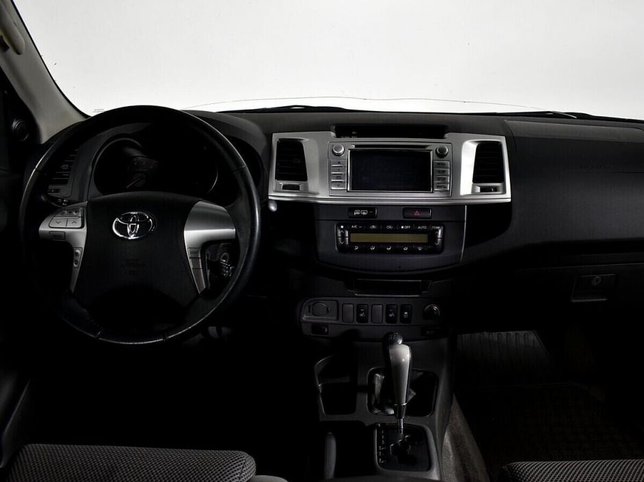 Toyota Hilux, 3.0 л, АТ, 2013 фото 8