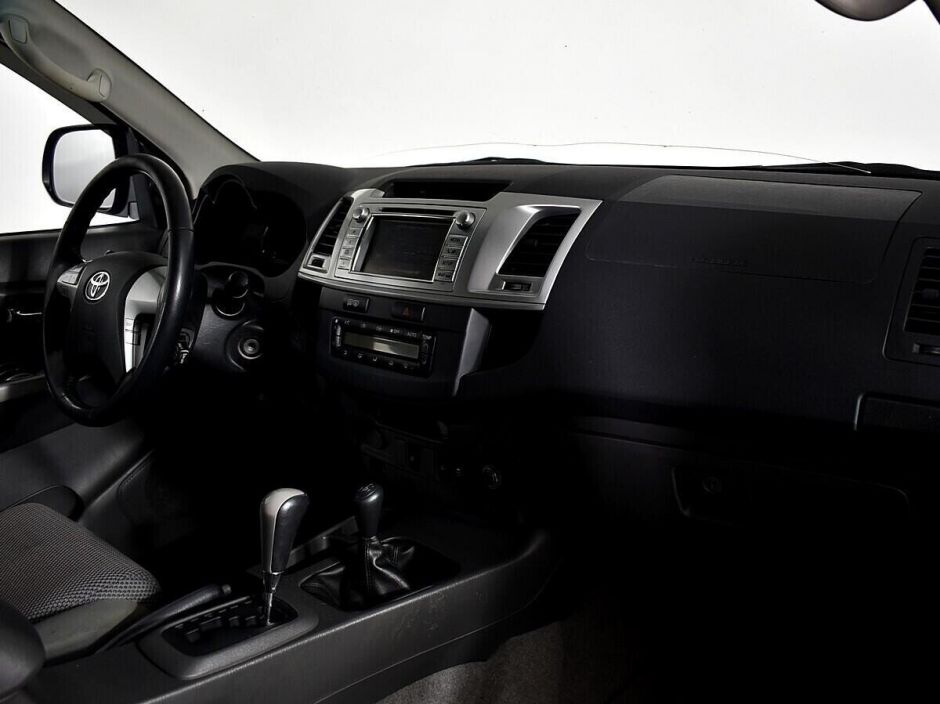 Toyota Hilux, 3.0 л, АТ, 2013 фото 2