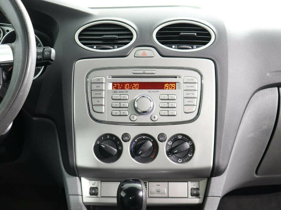 Ford Focus, 2.0 л, АТ, 2010 фото 8