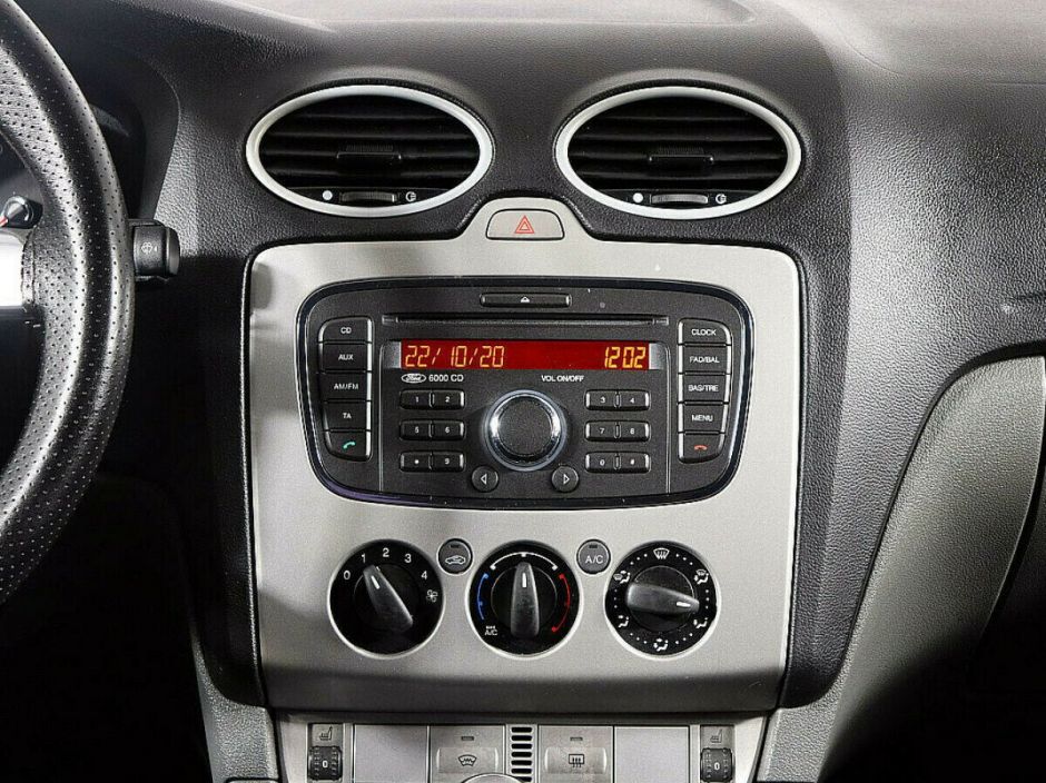 Ford Focus, 1.6 л, МТ, 2010 фото 9