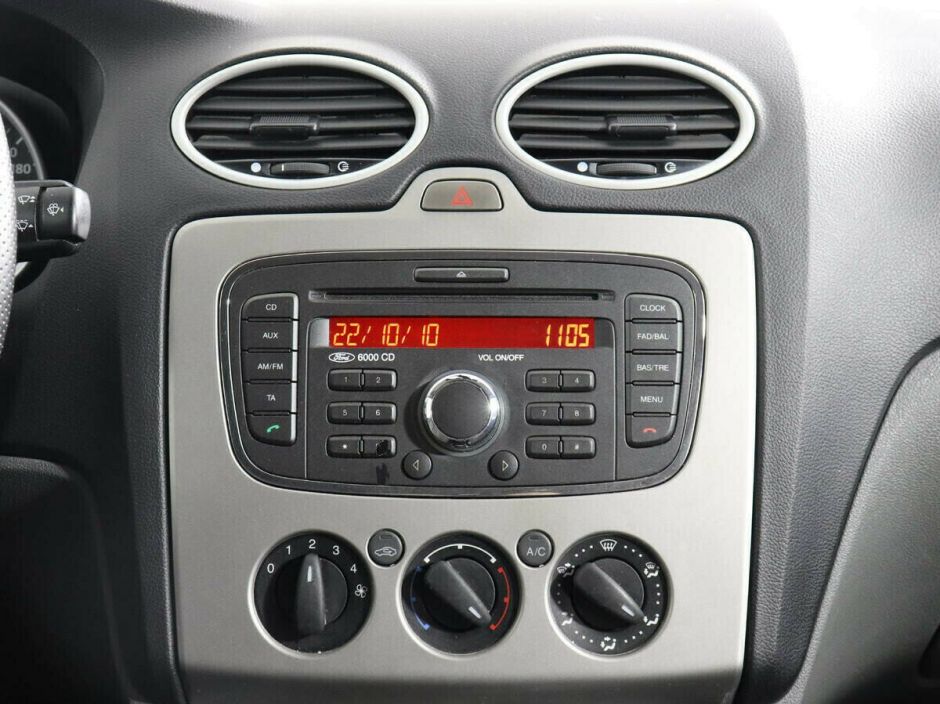 Ford Focus, 1.6 л, МТ, 2010 фото 2