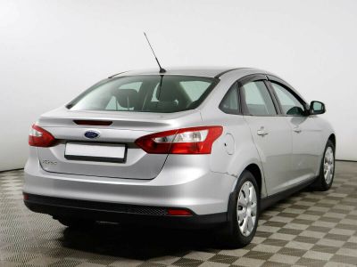 Ford Focus, 1.6 л, МКПП, 2011 фото 5