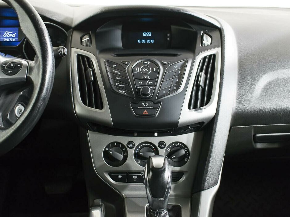 Ford Focus, 1.6 л, Робот, 2014 фото 9