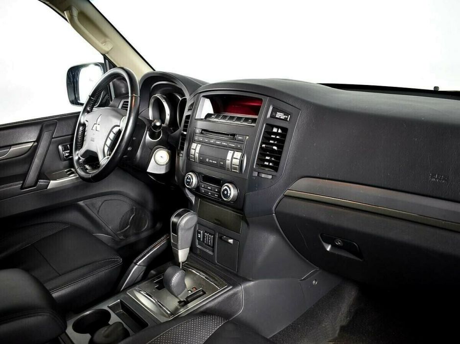 Mitsubishi Pajero, 3.0 л, АТ, 2013 фото 2
