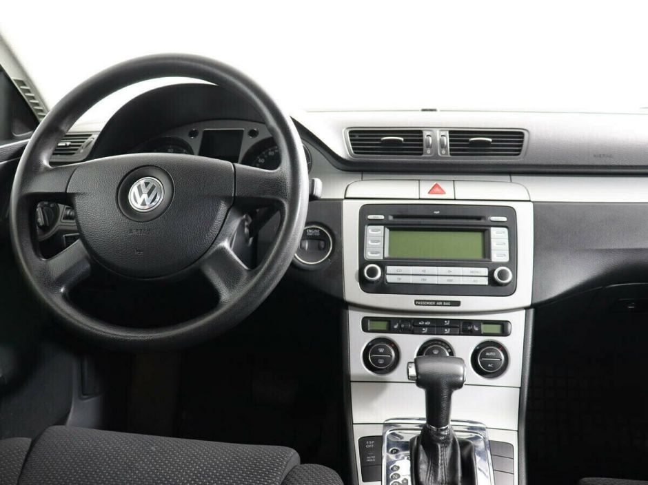 Volkswagen Passat, 1.8 л, Робот, 2009 фото 8