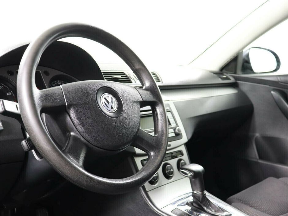 Volkswagen Passat, 1.8 л, Робот, 2009 фото 2