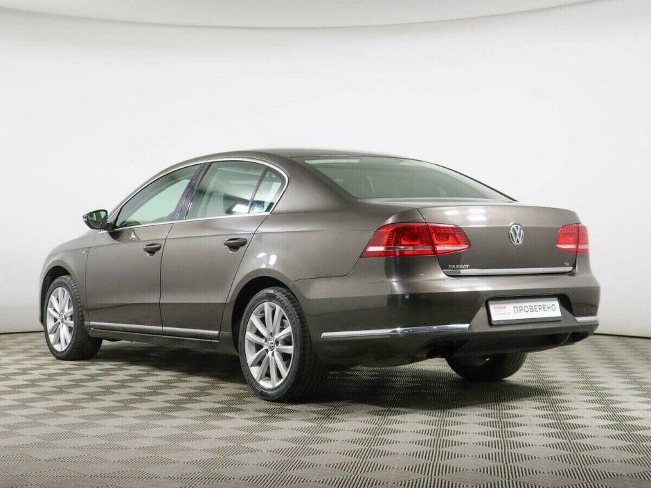 Volkswagen Passat, 1.8 л, Робот, 2011 фото 5