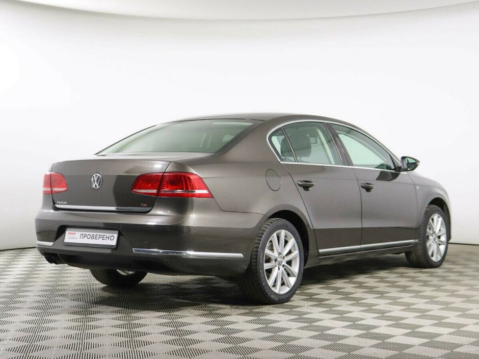 Volkswagen Passat, 1.8 л, Робот, 2011 фото 6