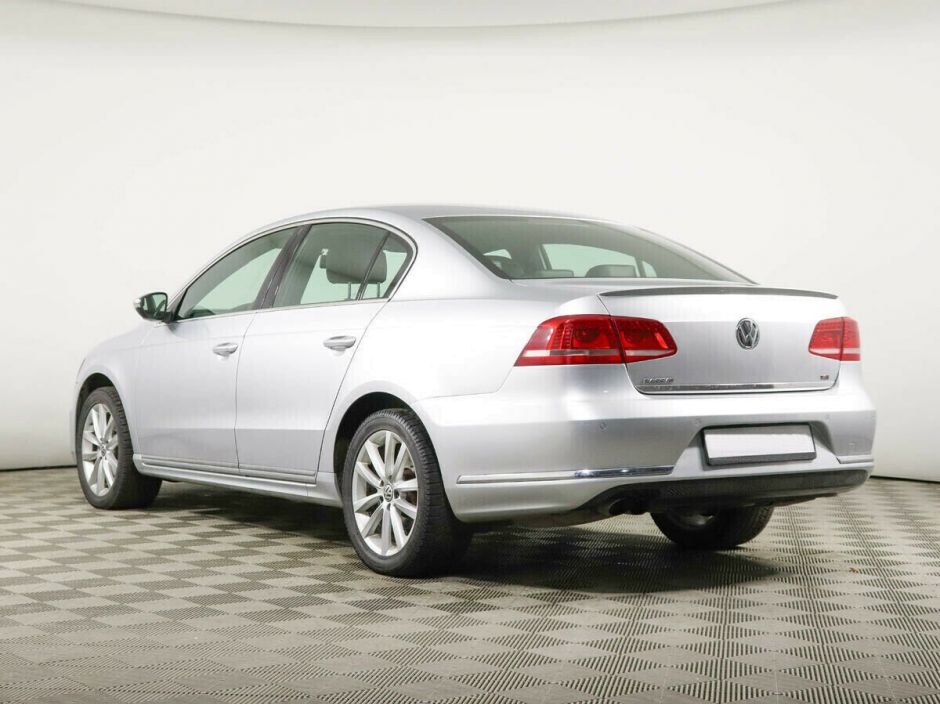 Volkswagen Passat, 1.8 л, Робот, 2012 фото 5