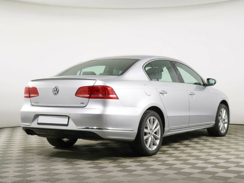 Volkswagen Passat, 1.8 л, Робот, 2012 фото 6