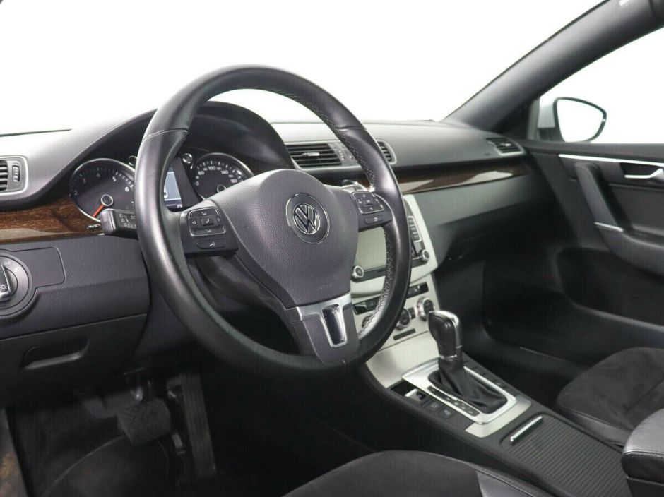 Volkswagen Passat, 1.8 л, Робот, 2012 фото 2
