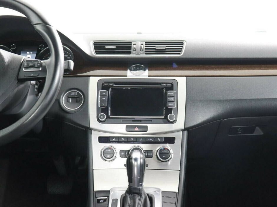 Volkswagen Passat, 1.8 л, Робот, 2012 фото 1